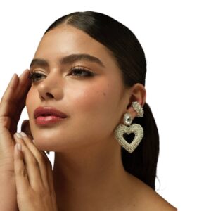 Aretes CORAZOU plateados, pieza de joyería artesanal con stras y baño de oro de 24K